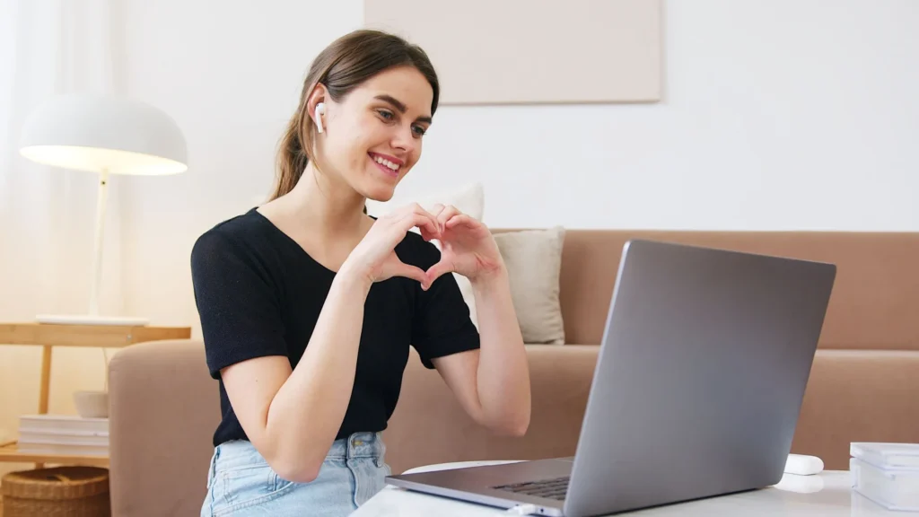 can you fall in love with someone online